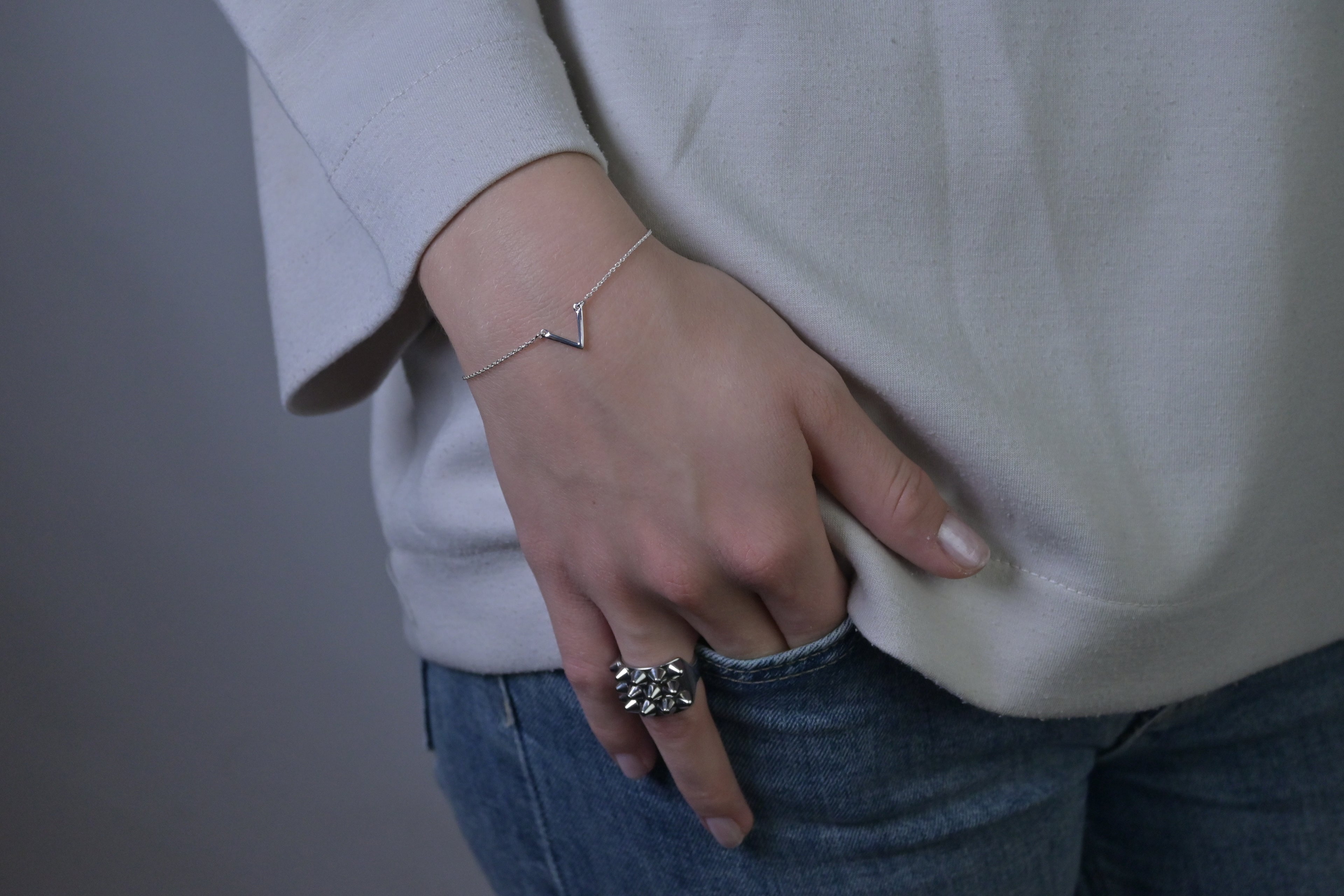 Strict V Bracelet Silver